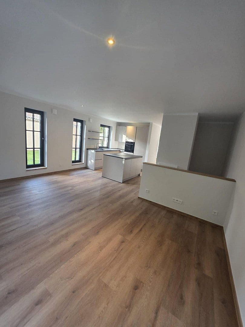 Prenájom bytu 4-izbový 122 m², Hamburg, Hamburg Prenájom bytu 4-izbový 122 m², Hamburg, Hamburg