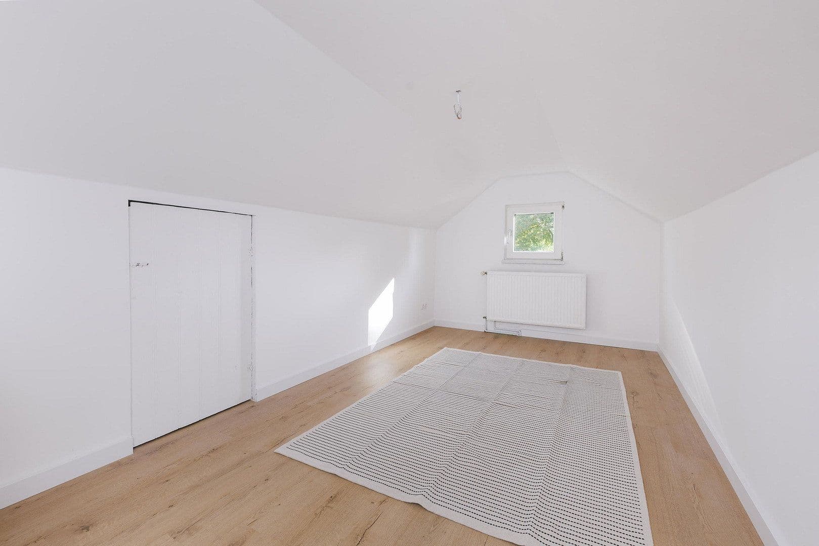 Predaj domu 104 m², pozemok 1.140 m², Falkensee, Brandenbursko Predaj domu 104 m², pozemok 1.140 m², Falkensee, Brandenbursko