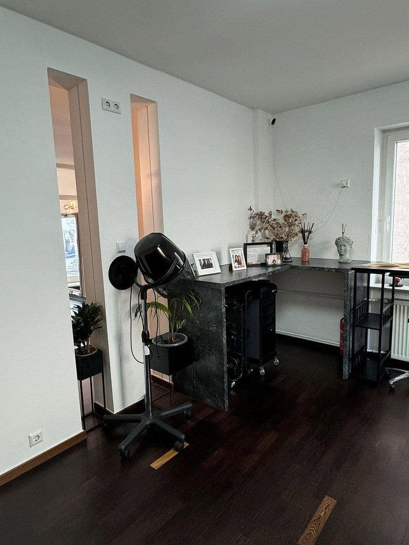 Prenájom nebytového priestoru 150 m², Böblingen, Bádensko-Wurttembersko Prenájom nebytového priestoru 150 m², Böblingen, Bádensko-Wurttembersko