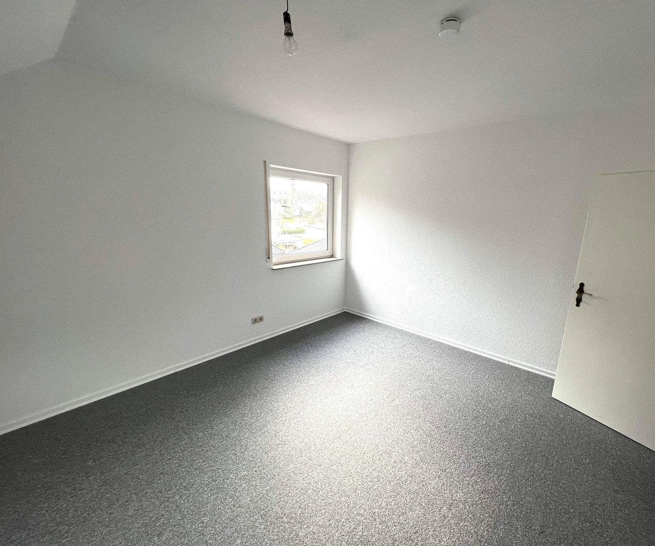 Prenájom bytu 4-izbový 100 m², Heilberscheid, Porýnie-Falcko Prenájom bytu 4-izbový 100 m², Heilberscheid, Porýnie-Falcko
