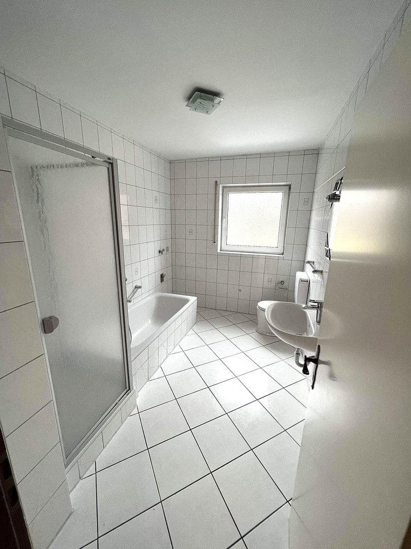 Prenájom bytu 4-izbový 100 m², Heilberscheid, Porýnie-Falcko Prenájom bytu 4-izbový 100 m², Heilberscheid, Porýnie-Falcko