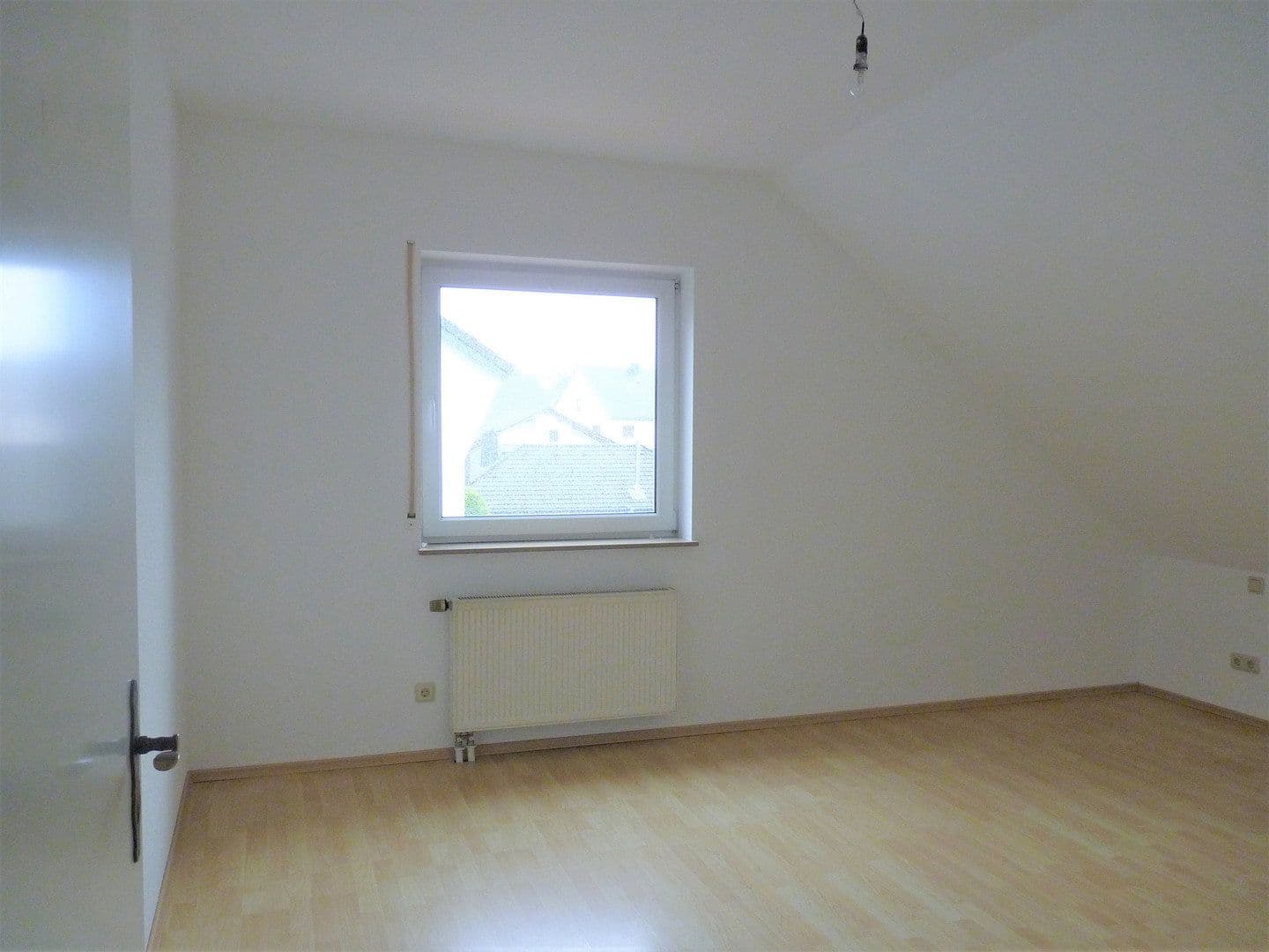 Prenájom bytu 4-izbový 100 m², Heilberscheid, Porýnie-Falcko Prenájom bytu 4-izbový 100 m², Heilberscheid, Porýnie-Falcko