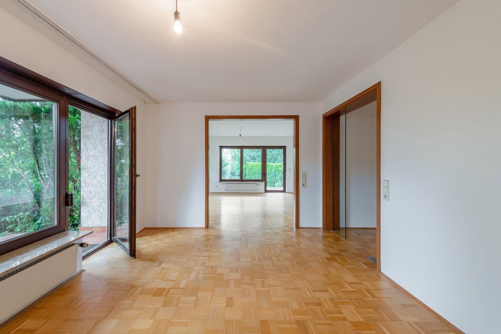Prenájom bytu 5-izbový 132 m², Stuttgart, Bádensko-Wurttembersko Prenájom bytu 5-izbový 132 m², Stuttgart, Bádensko-Wurttembersko