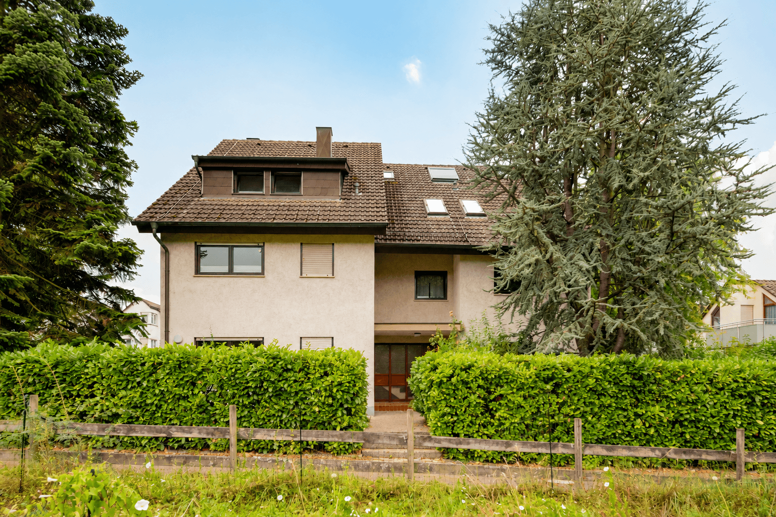Prenájom bytu 5-izbový 132 m², Stuttgart, Bádensko-Wurttembersko Prenájom bytu 5-izbový 132 m², Stuttgart, Bádensko-Wurttembersko