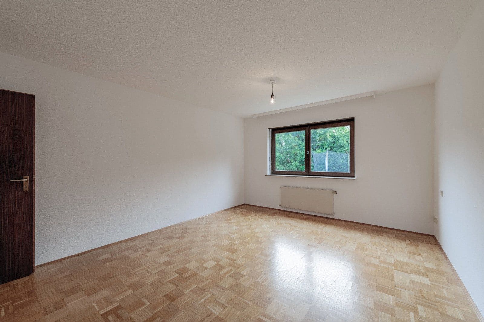 Prenájom bytu 5-izbový 132 m², Stuttgart, Bádensko-Wurttembersko Prenájom bytu 5-izbový 132 m², Stuttgart, Bádensko-Wurttembersko
