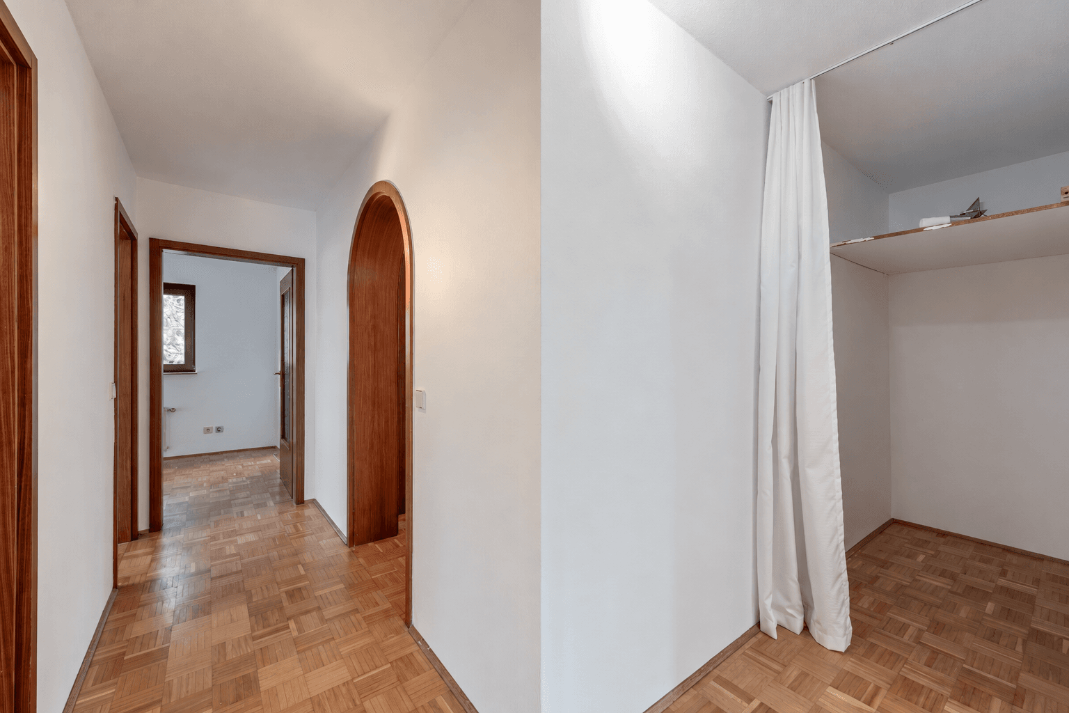Prenájom bytu 5-izbový 132 m², Stuttgart, Bádensko-Wurttembersko Prenájom bytu 5-izbový 132 m², Stuttgart, Bádensko-Wurttembersko