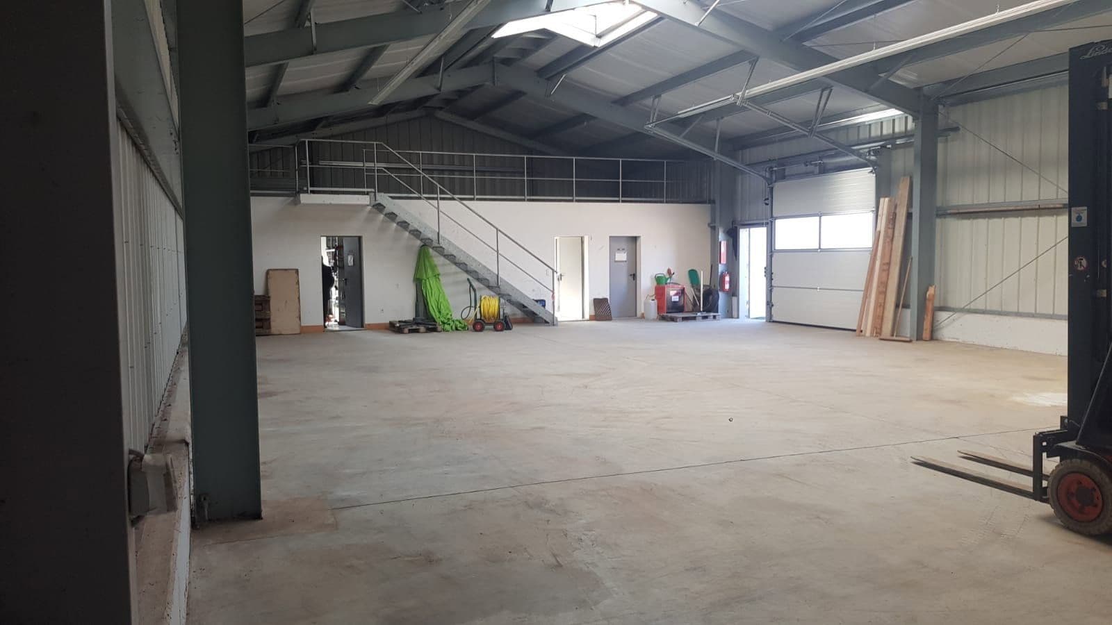 Prenájom nebytového priestoru 3.000 m², Elsbethenring 20, Pfeffenhausen, Bavorsko Prenájom nebytového priestoru 3.000 m², Elsbethenring 20, Pfeffenhausen, Bavorsko
