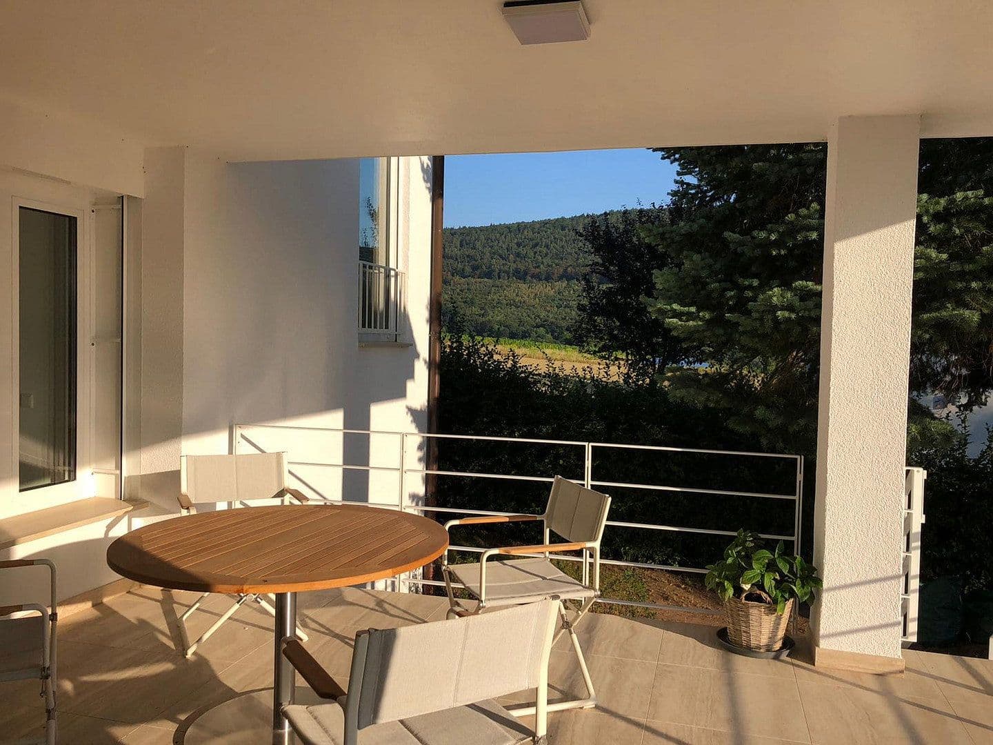 Prenájom domu 300 m², pozemok 1.899 m², Bürgstadt, Bavorsko Prenájom domu 300 m², pozemok 1.899 m², Bürgstadt, Bavorsko