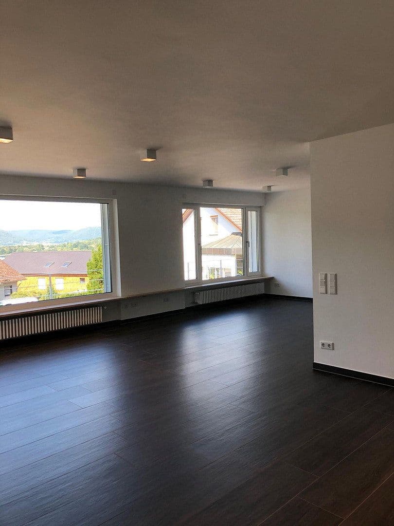Prenájom domu 300 m², pozemok 1.899 m², Bürgstadt, Bavorsko Prenájom domu 300 m², pozemok 1.899 m², Bürgstadt, Bavorsko