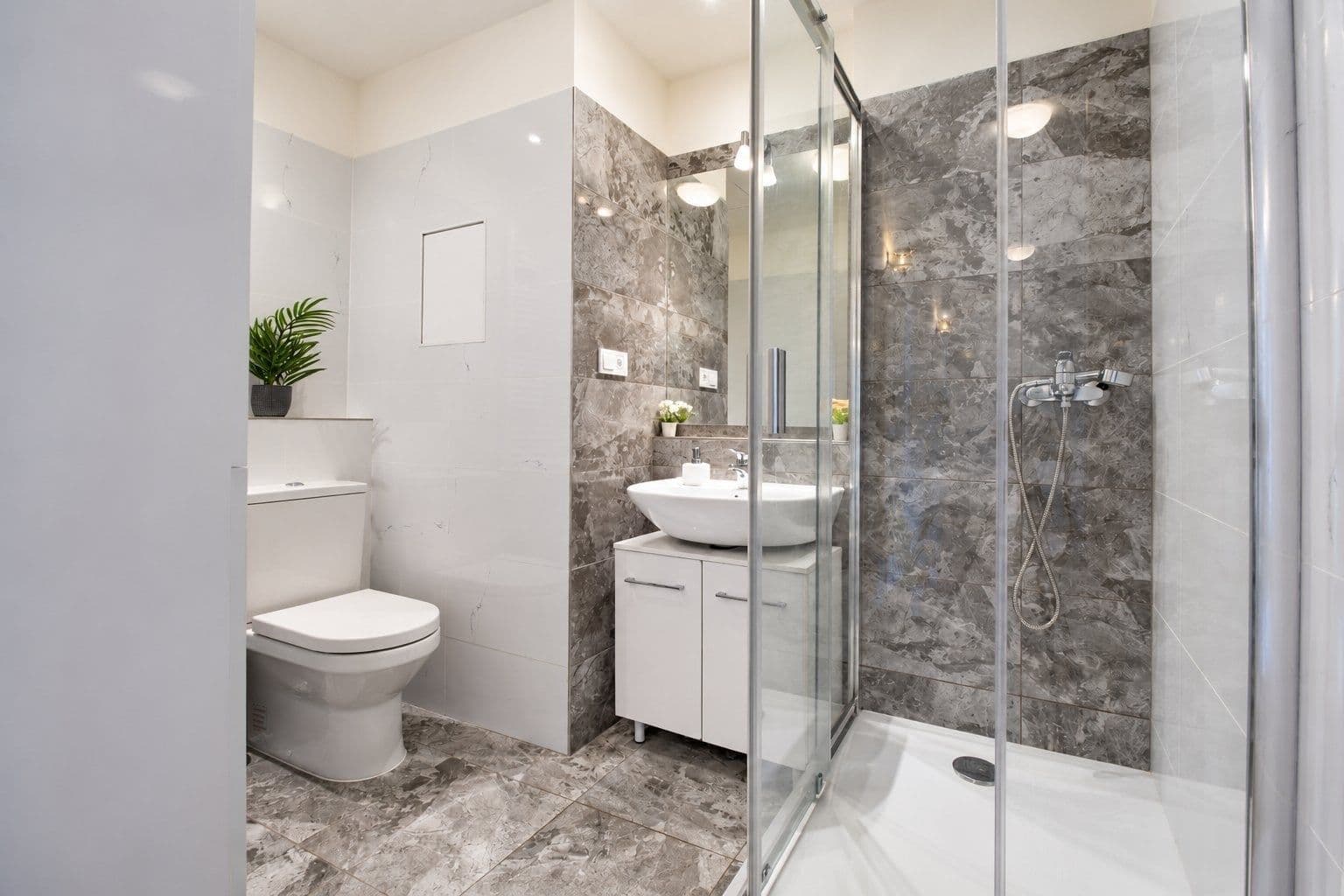 Prenájom bytu 2-izbový 62 m², Březenská, Praha, Praha Prenájom bytu 2-izbový 62 m², Březenská, Praha, Praha