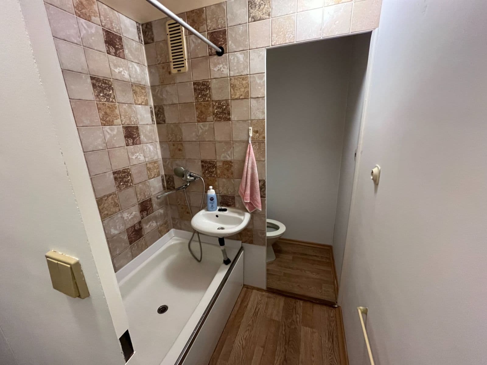Prenájom bytu 1-izbový 36 m², V. Talicha, České Budějovice, Jihočeský kraj Prenájom bytu 1-izbový 36 m², V. Talicha, České Budějovice, Jihočeský kraj