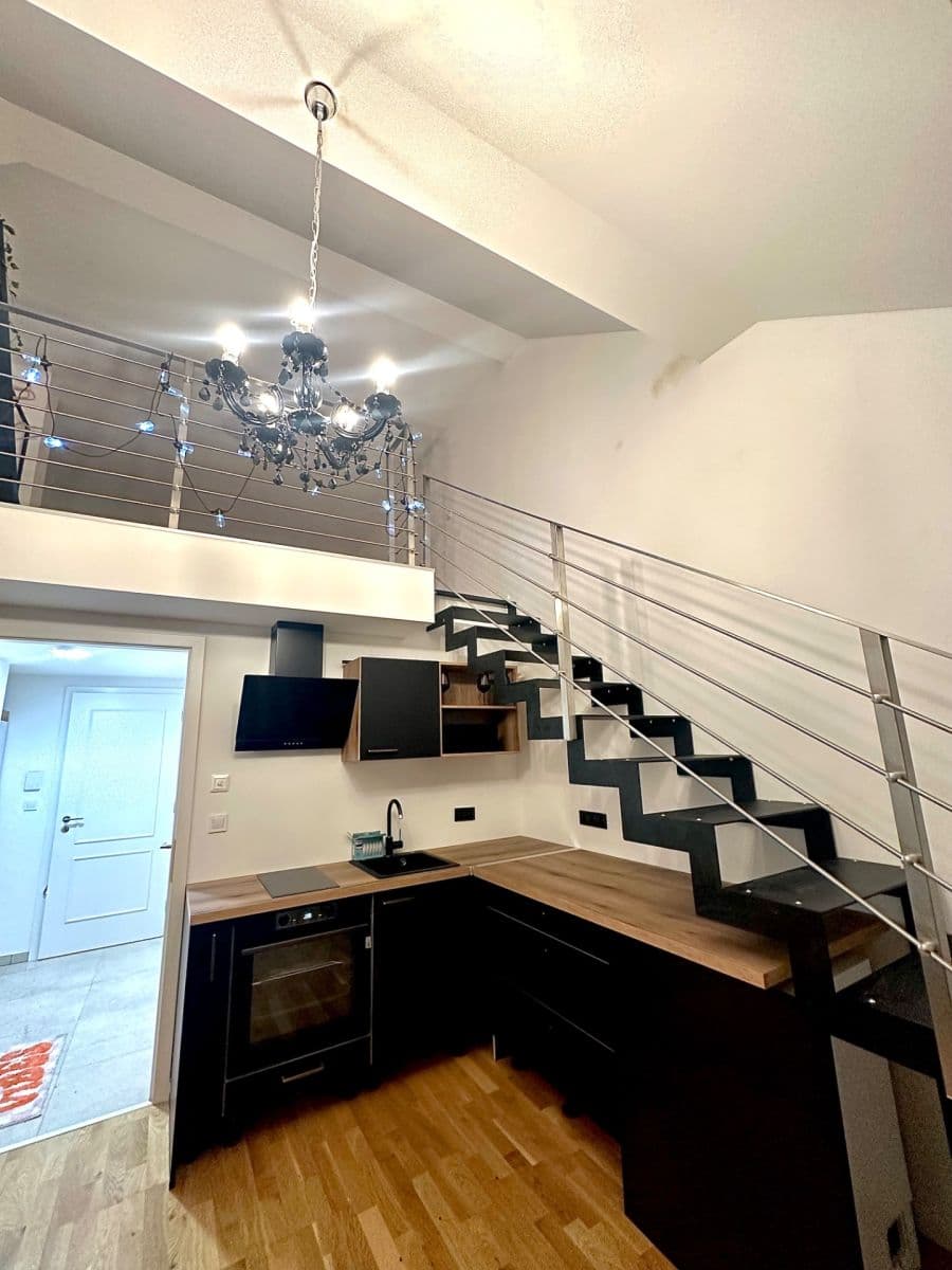 Prenájom bytu 2-izbový 39 m², Ječná, Praha, Praha Prenájom bytu 2-izbový 39 m², Ječná, Praha, Praha