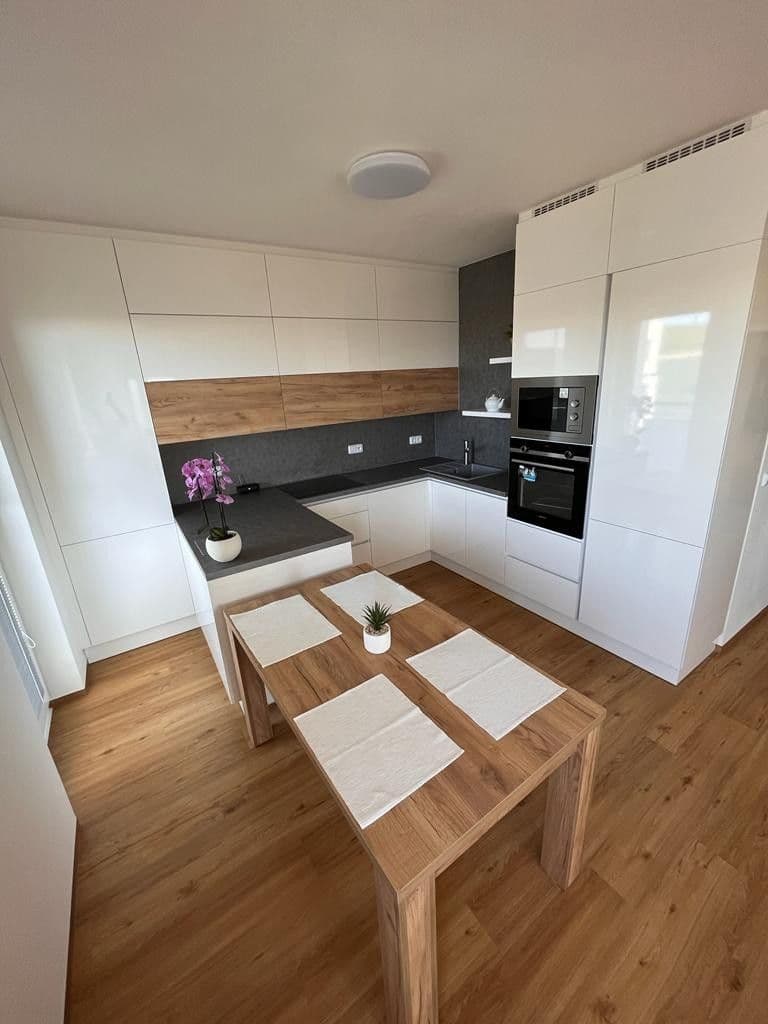 Prenájom bytu 3-izbový 67 m², Komenského, Fryšták, Zlínský kraj Prenájom bytu 3-izbový 67 m², Komenského, Fryšták, Zlínský kraj