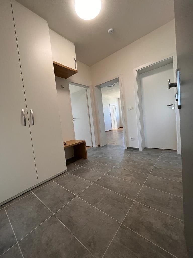 Prenájom bytu 3-izbový 67 m², Komenského, Fryšták, Zlínský kraj Prenájom bytu 3-izbový 67 m², Komenského, Fryšták, Zlínský kraj