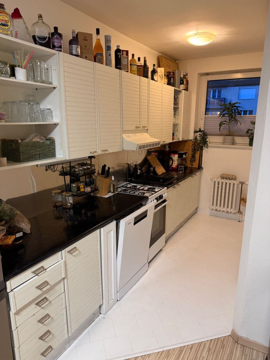 Prenájom bytu 3-izbový 109 m², Jeremenkova, Praha, Praha Prenájom bytu 3-izbový 109 m², Jeremenkova, Praha, Praha