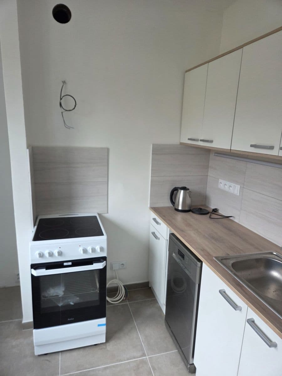 Prenájom bytu 3-izbový 73 m², Na Královkách, Kuřim, Jihomoravský kraj Prenájom bytu 3-izbový 73 m², Na Královkách, Kuřim, Jihomoravský kraj