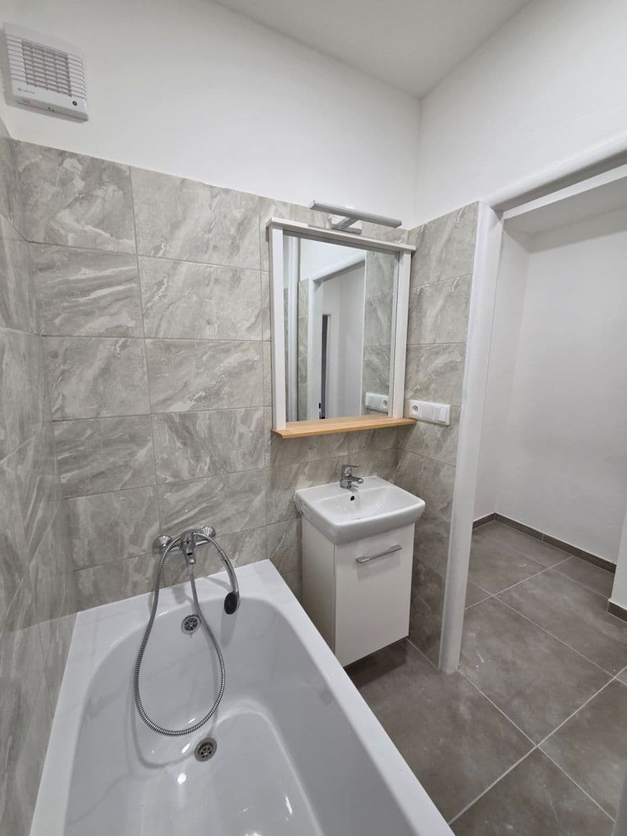 Prenájom bytu 3-izbový 73 m², Na Královkách, Kuřim, Jihomoravský kraj Prenájom bytu 3-izbový 73 m², Na Královkách, Kuřim, Jihomoravský kraj