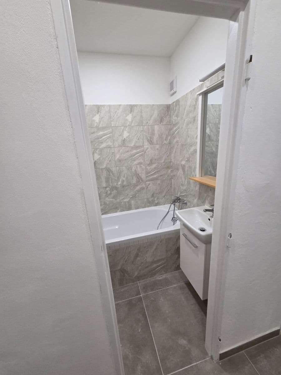 Prenájom bytu 3-izbový 73 m², Na Královkách, Kuřim, Jihomoravský kraj Prenájom bytu 3-izbový 73 m², Na Královkách, Kuřim, Jihomoravský kraj