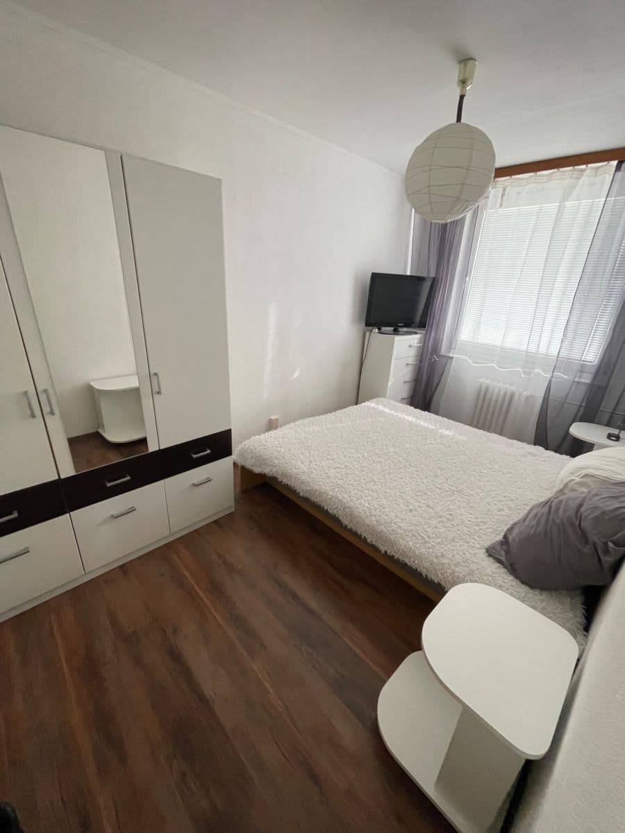 Prenájom bytu 2-izbový 60 m², Ke Kamínce, Praha, Praha Prenájom bytu 2-izbový 60 m², Ke Kamínce, Praha, Praha