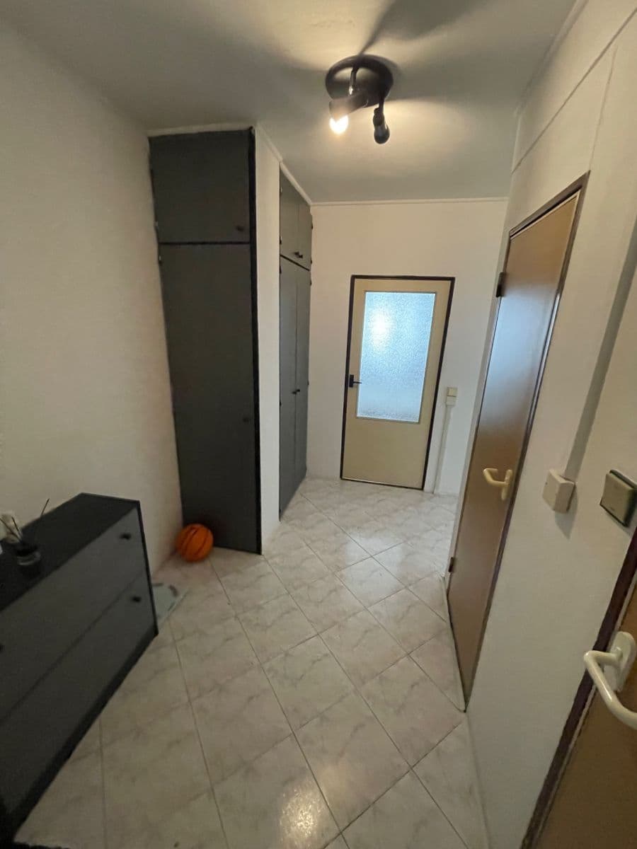 Prenájom bytu 2-izbový 60 m², Ke Kamínce, Praha, Praha Prenájom bytu 2-izbový 60 m², Ke Kamínce, Praha, Praha