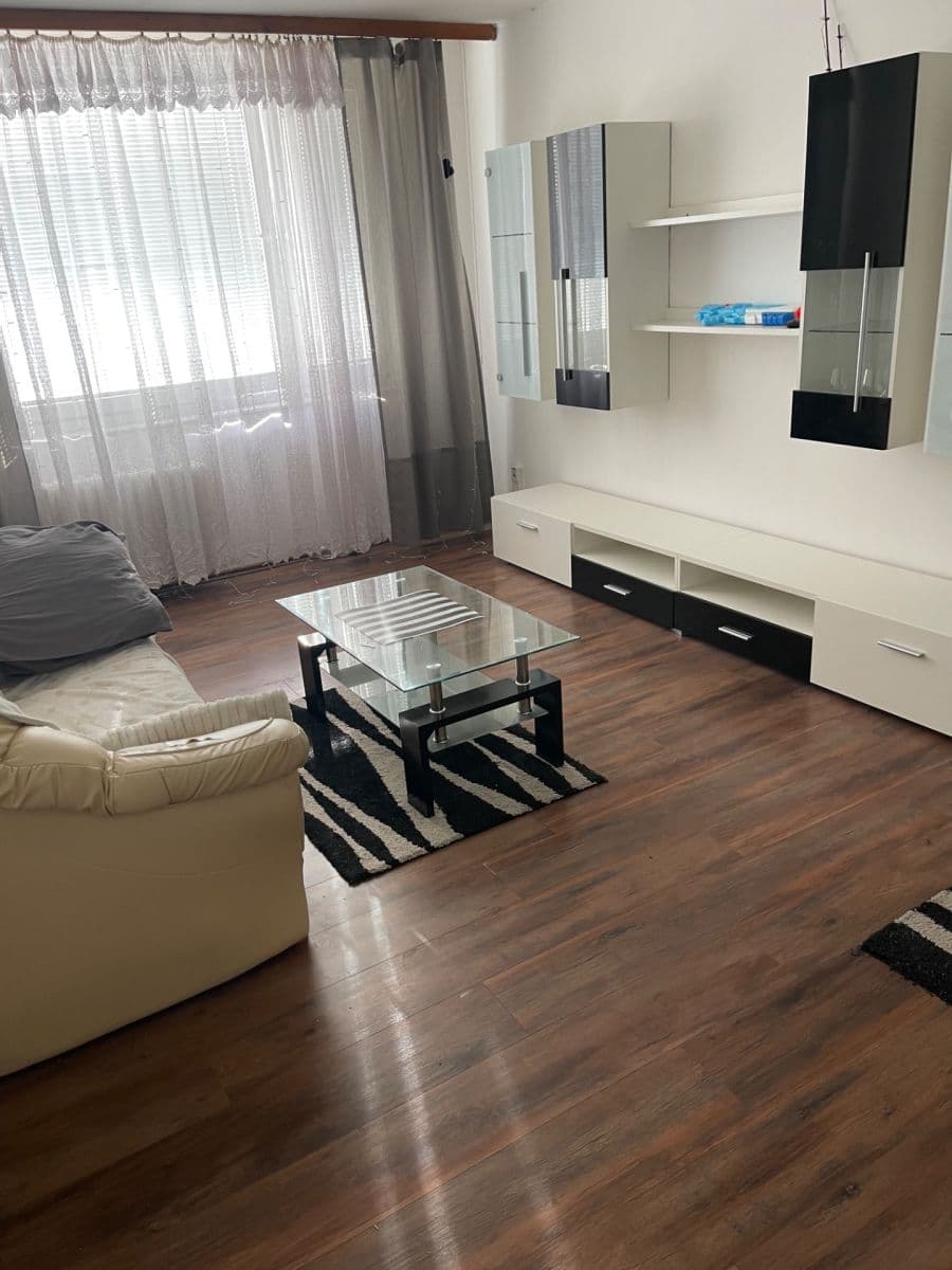 Prenájom bytu 2-izbový 60 m², Ke Kamínce, Praha, Praha Prenájom bytu 2-izbový 60 m², Ke Kamínce, Praha, Praha