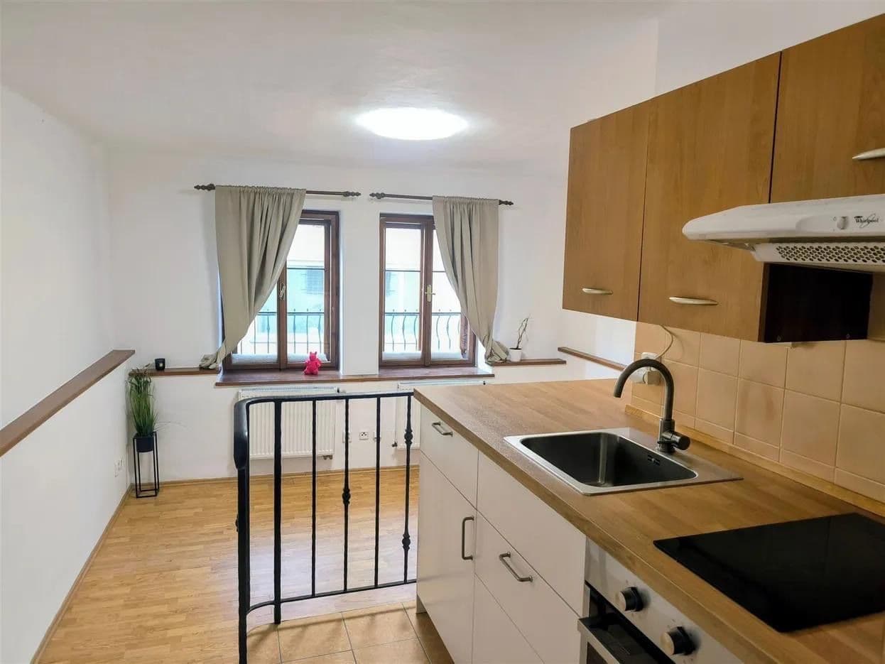 Prenájom bytu 1-izbový 27 m², Na Úbočí, Třebíč, Kraj Vysočina Prenájom bytu 1-izbový 27 m², Na Úbočí, Třebíč, Kraj Vysočina