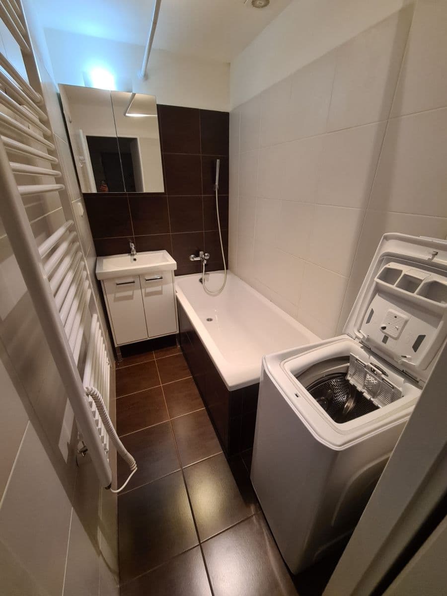 Prenájom bytu 2-izbový 46 m², Bouřilova, Praha, Praha Prenájom bytu 2-izbový 46 m², Bouřilova, Praha, Praha