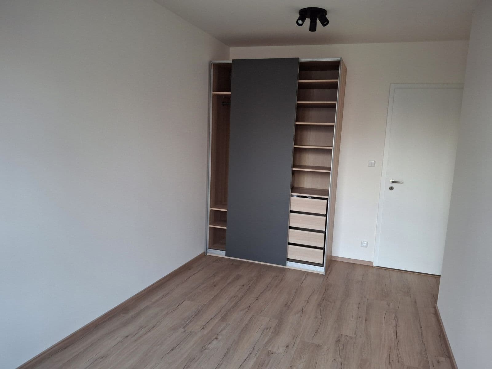 Prenájom bytu 2-izbový 43 m², Pod Harfou, Praha, Praha Prenájom bytu 2-izbový 43 m², Pod Harfou, Praha, Praha