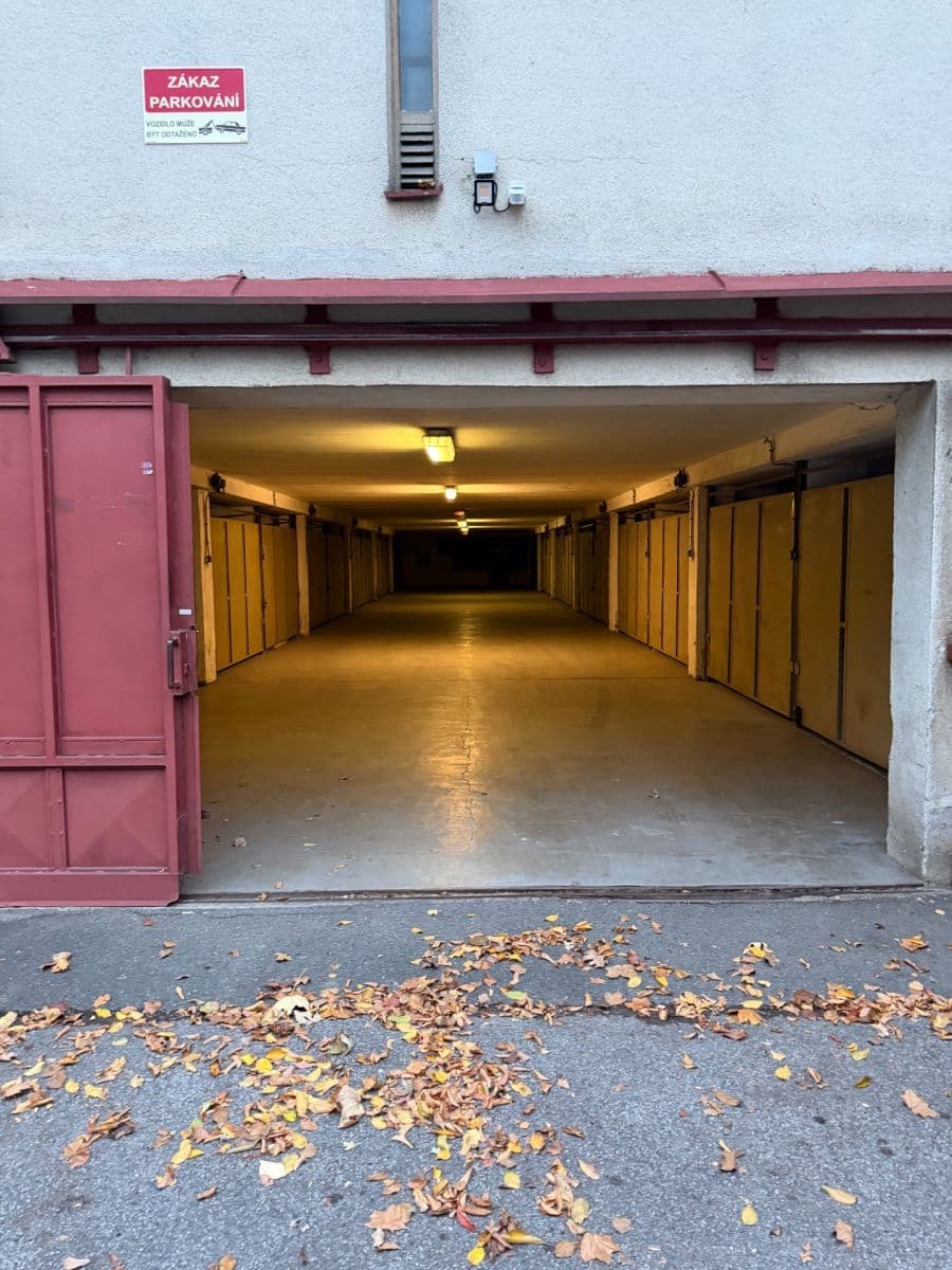 Prenájom garáže 18 m², Na Okraji, Praha, Praha Prenájom garáže 18 m², Na Okraji, Praha, Praha