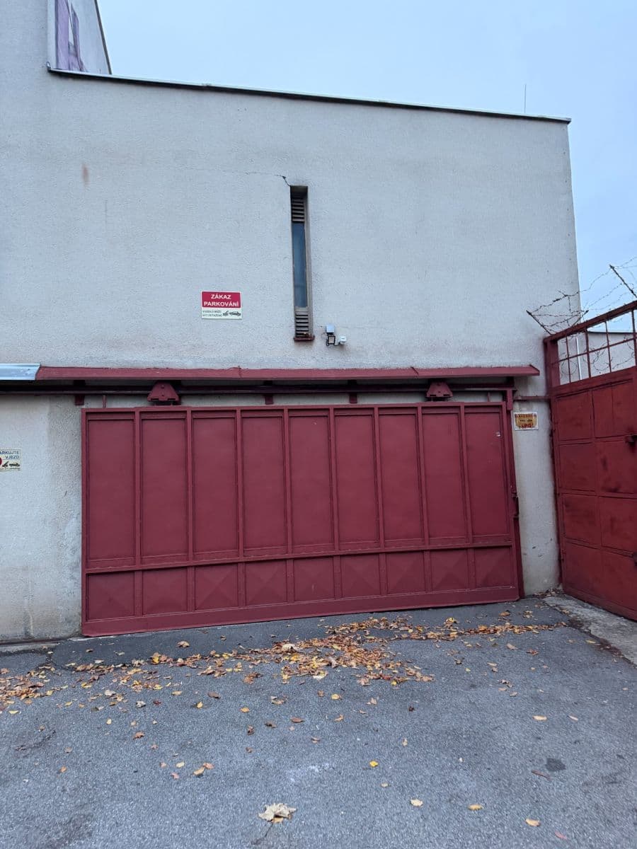 Prenájom garáže 18 m², Na Okraji, Praha, Praha Prenájom garáže 18 m², Na Okraji, Praha, Praha