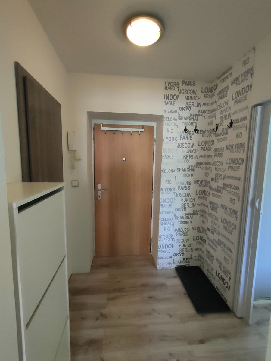 Prenájom bytu 1-izbový 30 m², J. A. Komenského, Stochov, Středočeský kraj Prenájom bytu 1-izbový 30 m², J. A. Komenského, Stochov, Středočeský kraj