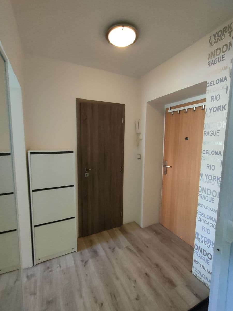 Prenájom bytu 1-izbový 30 m², J. A. Komenského, Stochov, Středočeský kraj Prenájom bytu 1-izbový 30 m², J. A. Komenského, Stochov, Středočeský kraj