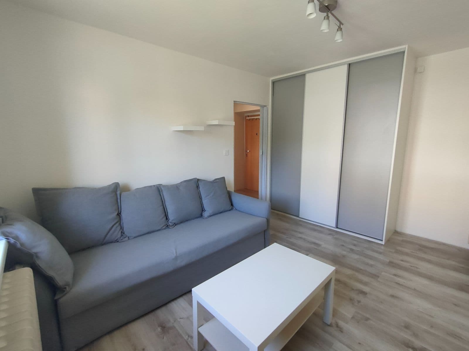 Prenájom bytu 1-izbový 30 m², J. A. Komenského, Stochov, Středočeský kraj Prenájom bytu 1-izbový 30 m², J. A. Komenského, Stochov, Středočeský kraj