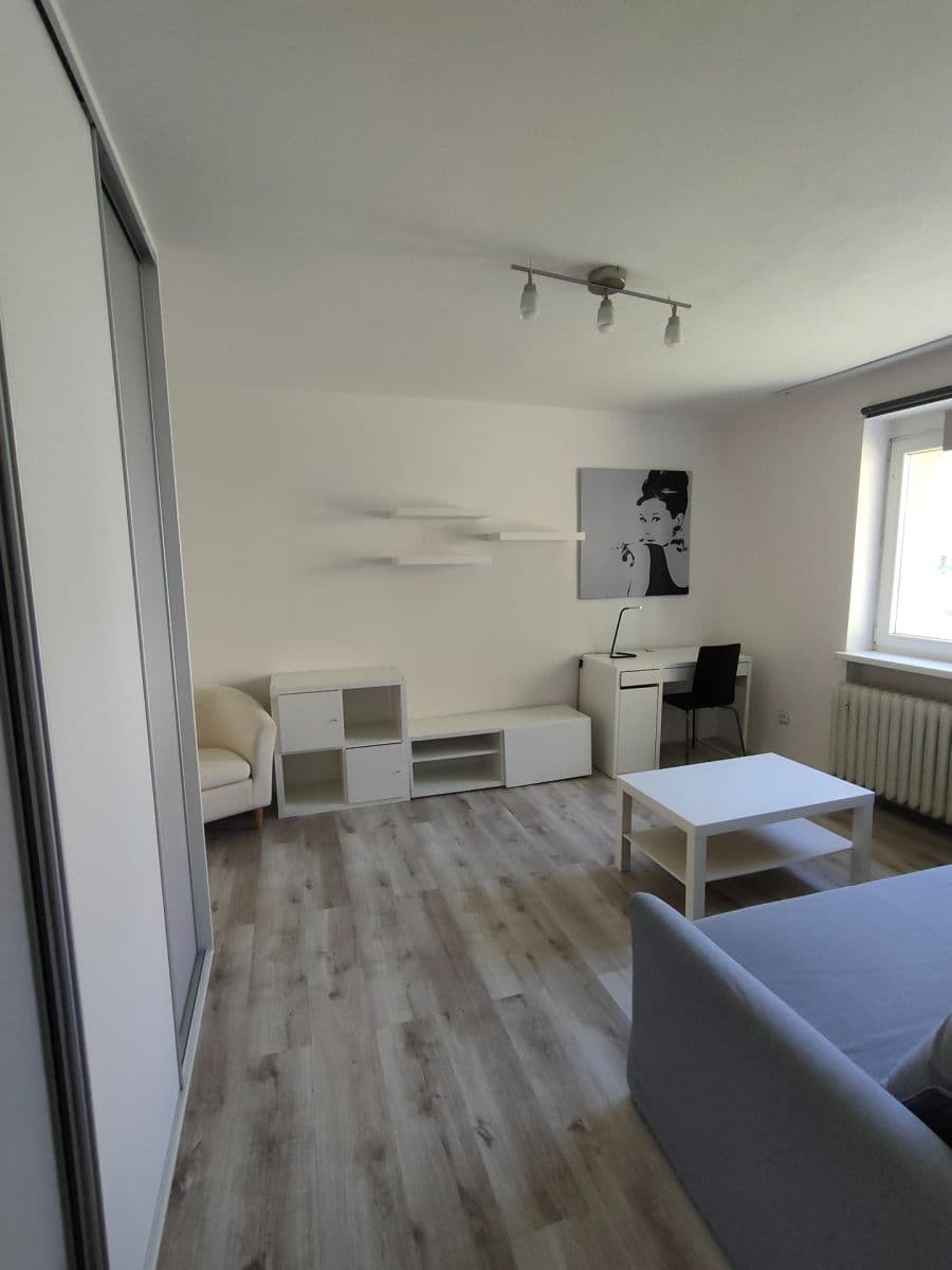 Prenájom bytu 1-izbový 30 m², J. A. Komenského, Stochov, Středočeský kraj Prenájom bytu 1-izbový 30 m², J. A. Komenského, Stochov, Středočeský kraj
