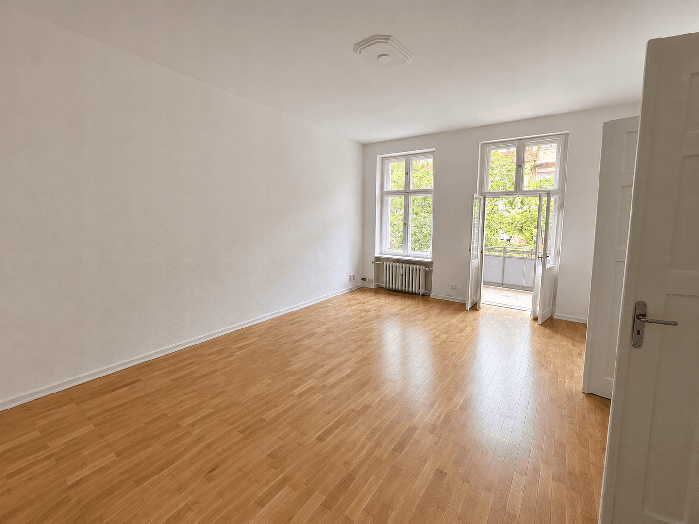 Prenájom bytu 4-izbový 127 m², Duisburgerstr., Berlin, Berlín Prenájom bytu 4-izbový 127 m², Duisburgerstr., Berlin, Berlín
