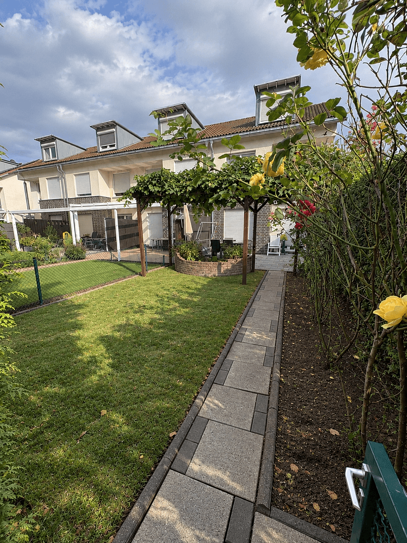 Predaj domu 107 m², pozemok 188 m², Neuss, Severné Porýnie - Westfálsko Predaj domu 107 m², pozemok 188 m², Neuss, Severné Porýnie - Westfálsko