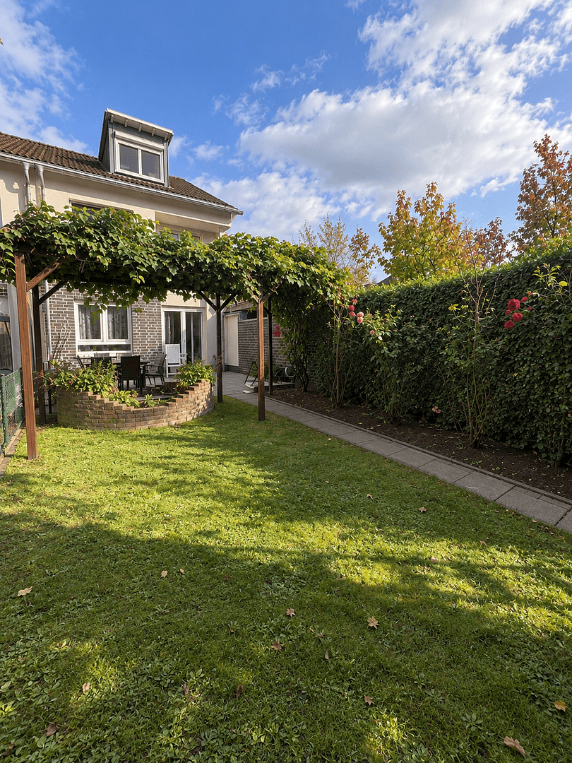 Predaj domu 107 m², pozemok 188 m², Neuss, Severné Porýnie - Westfálsko Predaj domu 107 m², pozemok 188 m², Neuss, Severné Porýnie - Westfálsko