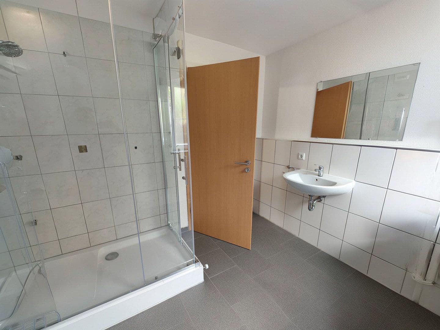 Predaj domu 322 m², pozemok 500 m², Singen (Hohentwiel), Bádensko-Wurttembersko Predaj domu 322 m², pozemok 500 m², Singen (Hohentwiel), Bádensko-Wurttembersko