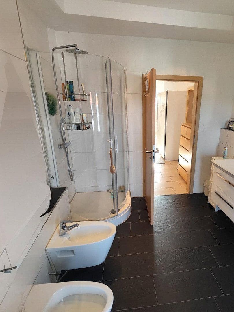 Predaj domu 322 m², pozemok 500 m², Singen (Hohentwiel), Bádensko-Wurttembersko Predaj domu 322 m², pozemok 500 m², Singen (Hohentwiel), Bádensko-Wurttembersko