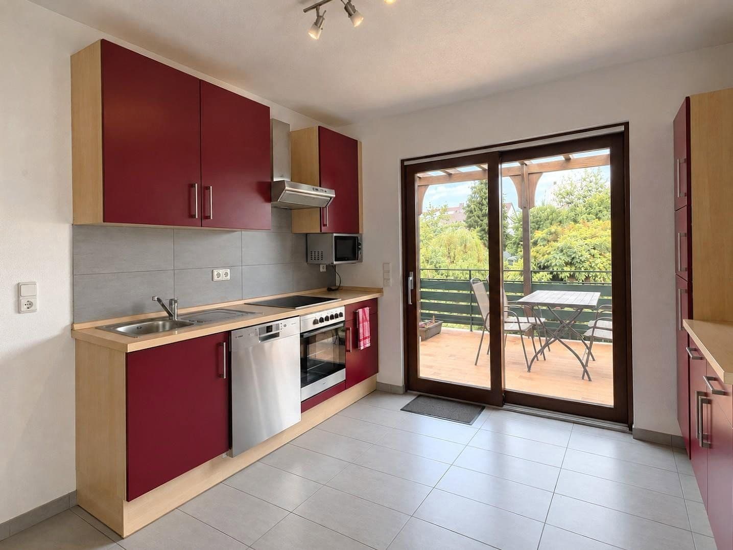 Predaj domu 171 m², pozemok 640 m², Dietzenbach, Hesensko Predaj domu 171 m², pozemok 640 m², Dietzenbach, Hesensko