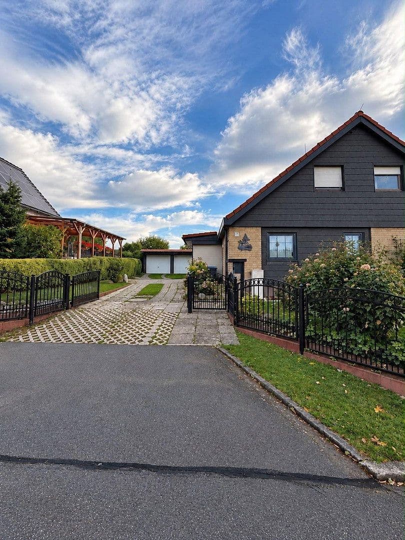 Predaj domu 116 m², pozemok 976 m², Wermsdorf, Sasko Predaj domu 116 m², pozemok 976 m², Wermsdorf, Sasko