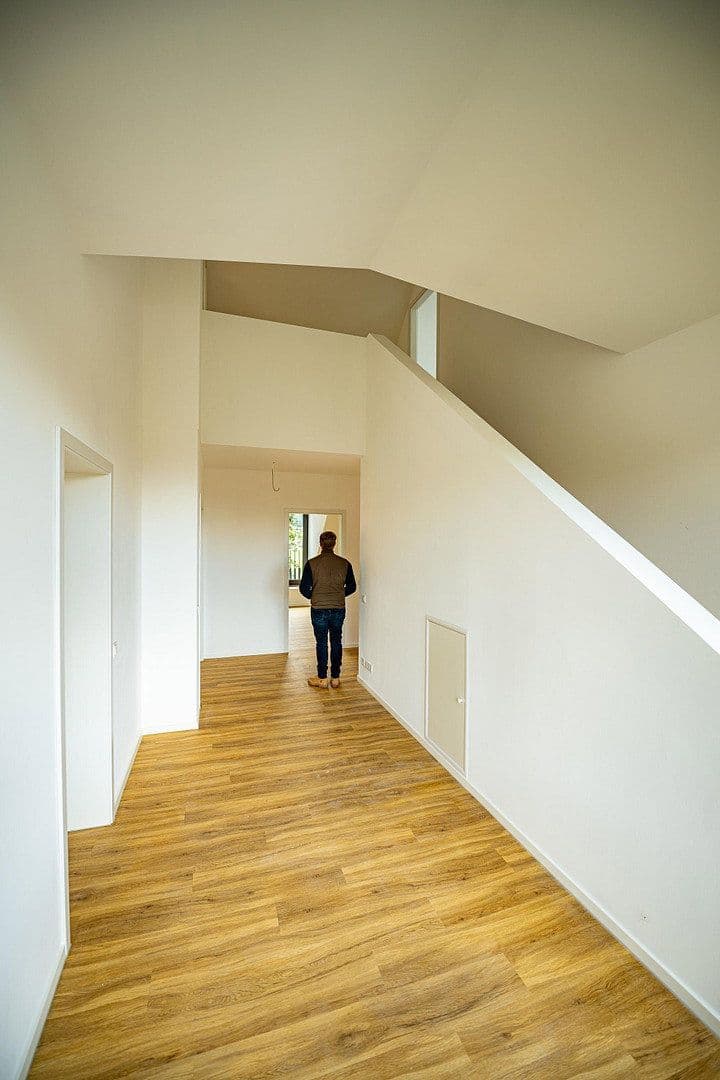 Prenájom bytu 5-izbový 155 m², Wennigsen (Deister), Dolné Sasko Prenájom bytu 5-izbový 155 m², Wennigsen (Deister), Dolné Sasko