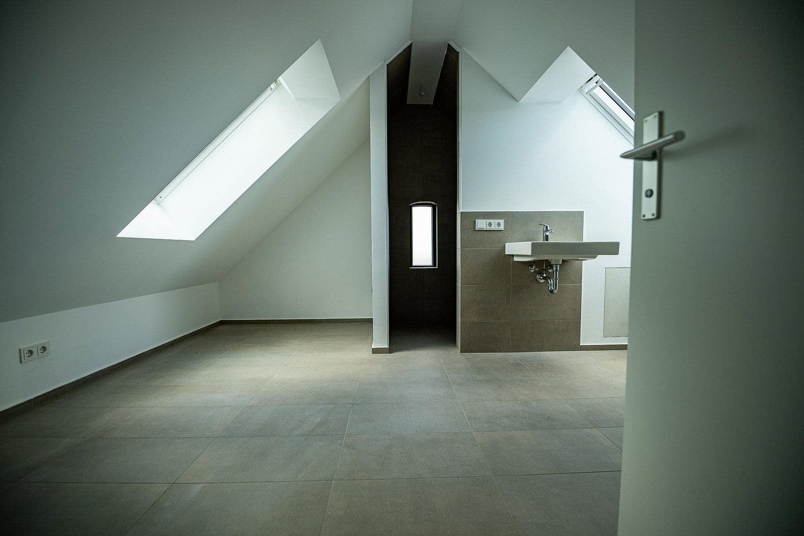 Prenájom bytu 5-izbový 155 m², Wennigsen (Deister), Dolné Sasko Prenájom bytu 5-izbový 155 m², Wennigsen (Deister), Dolné Sasko