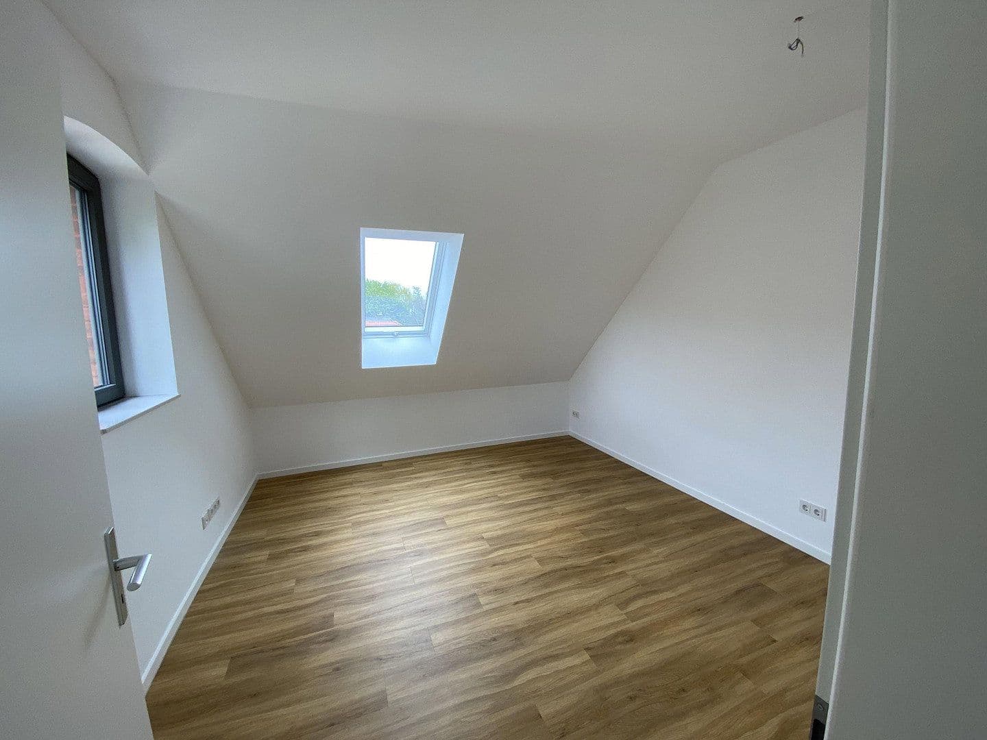 Prenájom bytu 5-izbový 155 m², Wennigsen (Deister), Dolné Sasko Prenájom bytu 5-izbový 155 m², Wennigsen (Deister), Dolné Sasko