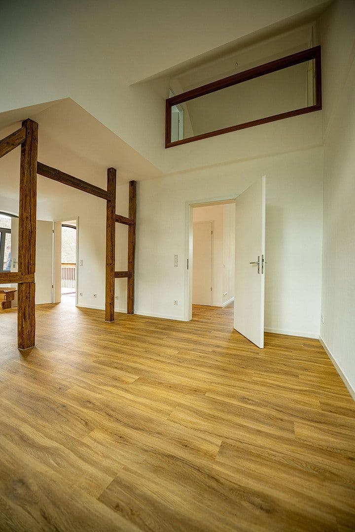 Prenájom bytu 5-izbový 155 m², Wennigsen (Deister), Dolné Sasko Prenájom bytu 5-izbový 155 m², Wennigsen (Deister), Dolné Sasko