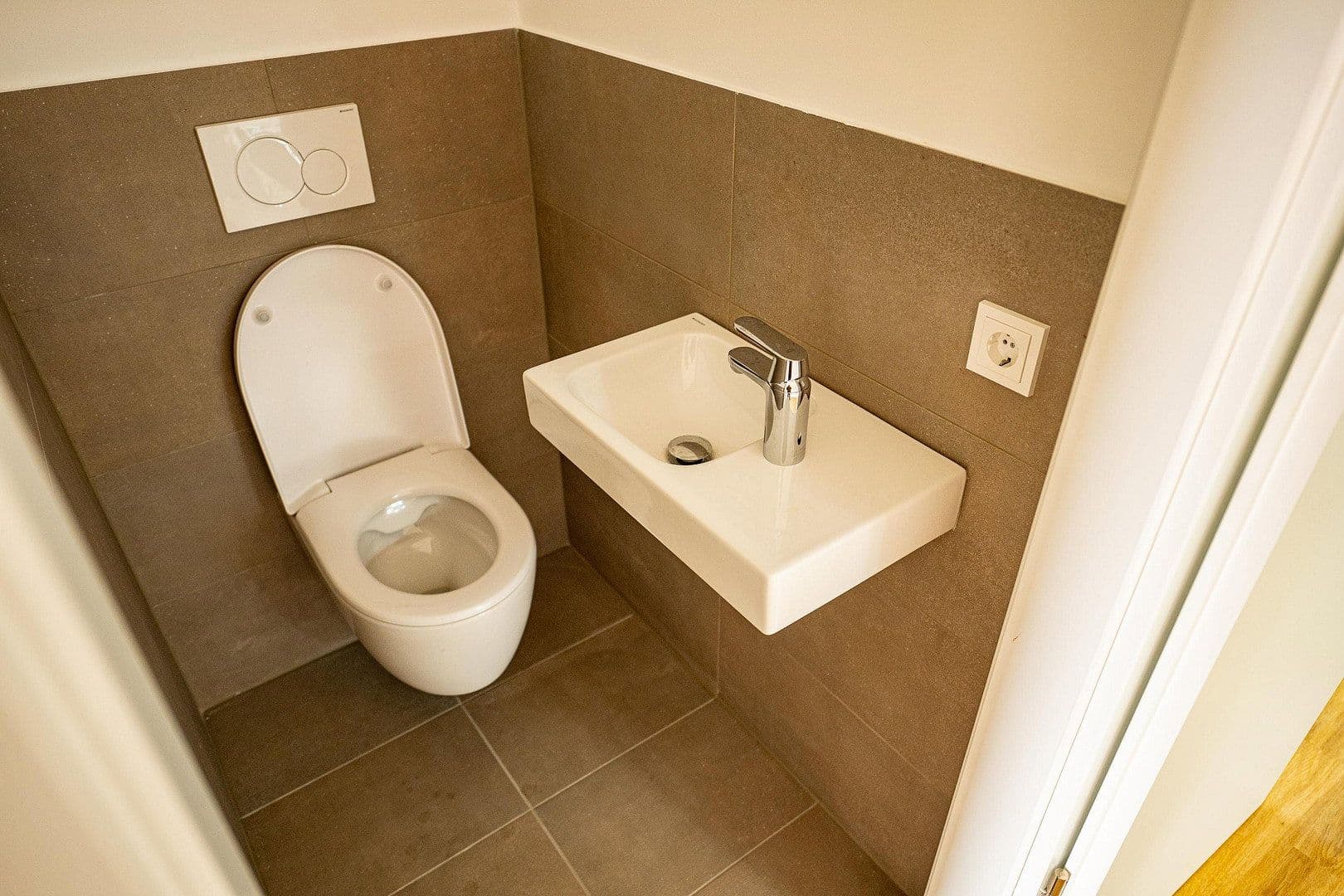 Prenájom bytu 5-izbový 155 m², Wennigsen (Deister), Dolné Sasko Prenájom bytu 5-izbový 155 m², Wennigsen (Deister), Dolné Sasko