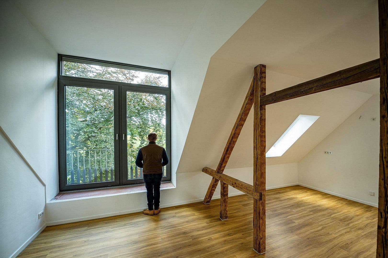 Prenájom bytu 5-izbový 155 m², Wennigsen (Deister), Dolné Sasko Prenájom bytu 5-izbový 155 m², Wennigsen (Deister), Dolné Sasko