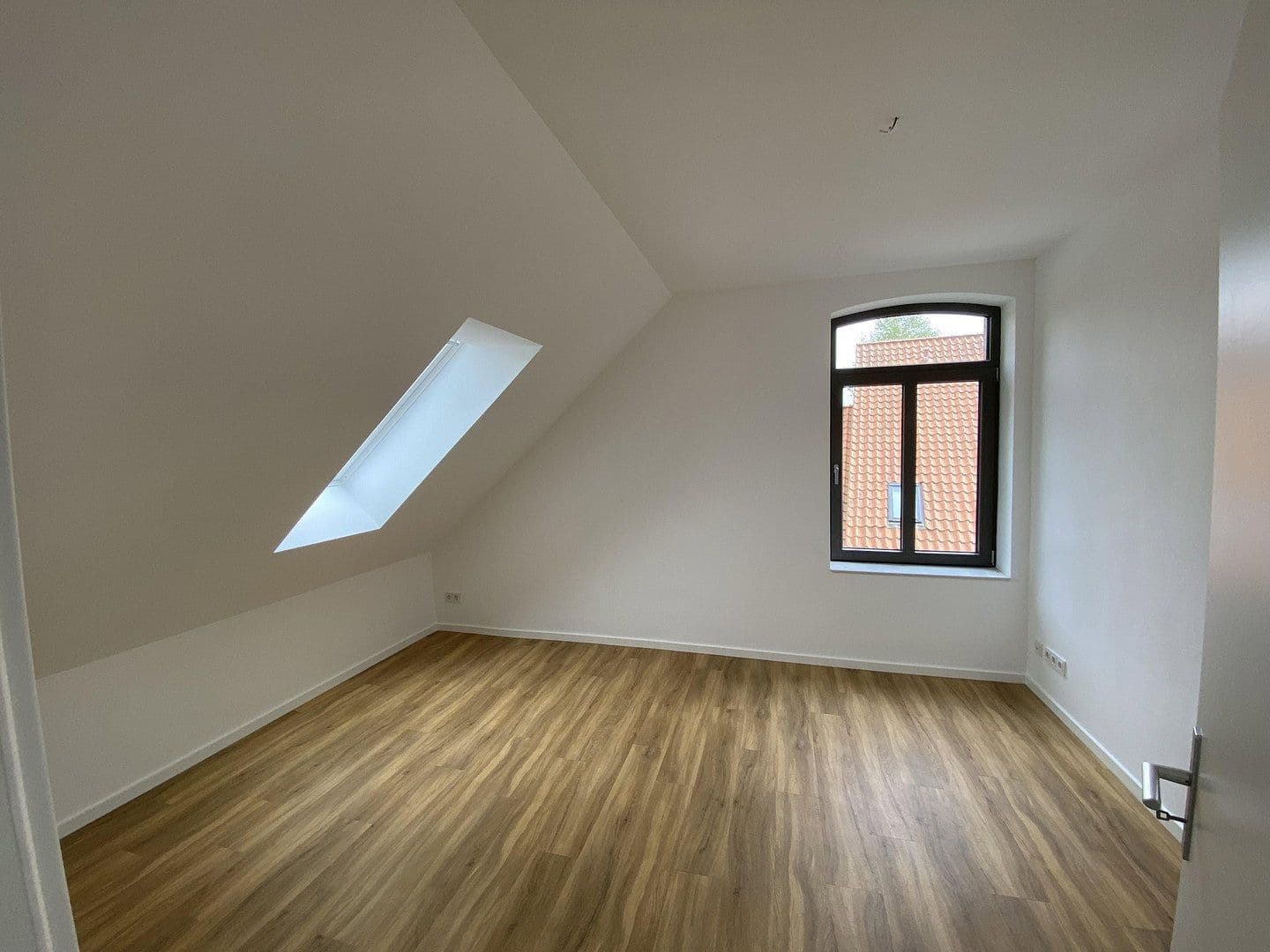 Prenájom bytu 5-izbový 155 m², Wennigsen (Deister), Dolné Sasko Prenájom bytu 5-izbový 155 m², Wennigsen (Deister), Dolné Sasko
