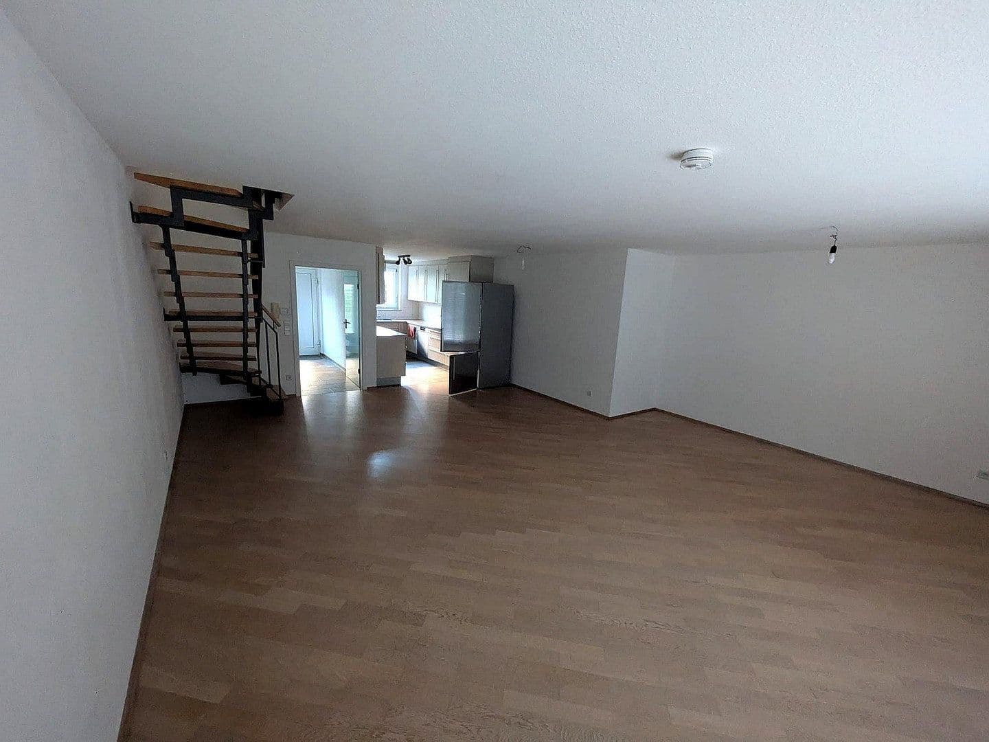 Prenájom bytu 4-izbový 120 m², Sindelfingen, Bádensko-Wurttembersko Prenájom bytu 4-izbový 120 m², Sindelfingen, Bádensko-Wurttembersko