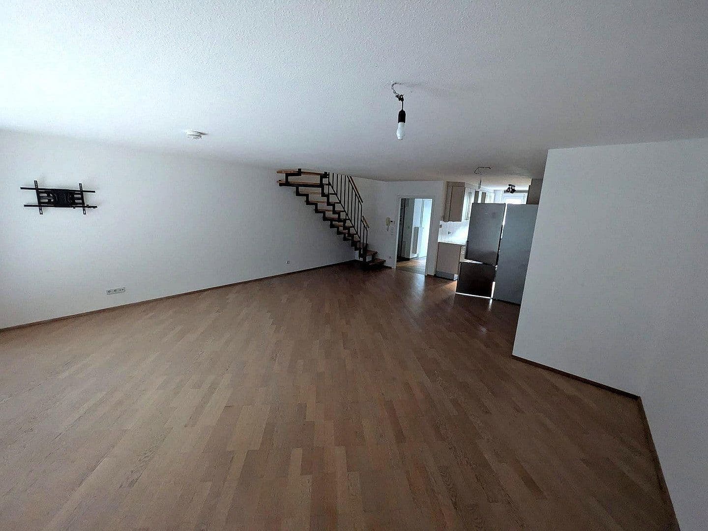 Prenájom bytu 4-izbový 120 m², Sindelfingen, Bádensko-Wurttembersko Prenájom bytu 4-izbový 120 m², Sindelfingen, Bádensko-Wurttembersko
